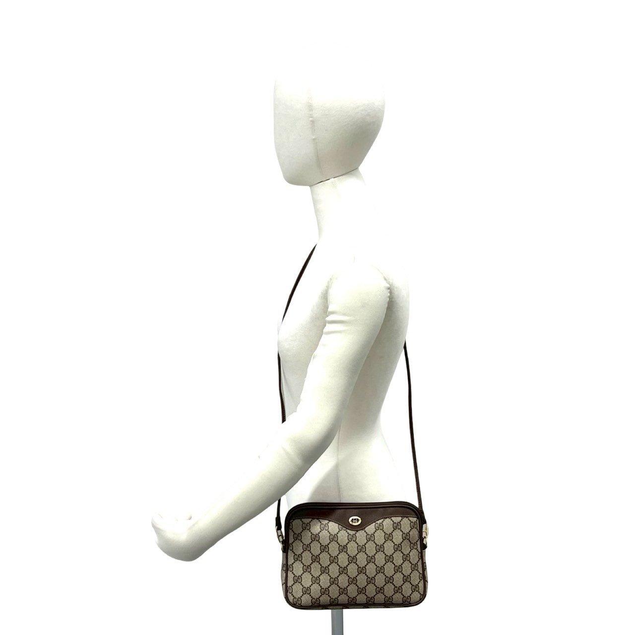 B (目立った傷や汚れなし)】GUCCI グッチ GG ロゴ 柄 金具 レザー PVC
