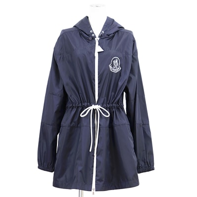 【新品同様】MONCLER モンクレール ナイロンウエストマークジャケット サイズ 3 レディース ジップアップブルゾン フーデッド ロゴ ワッペン 軽量 アウター タグ付属 ネイビー 紺 ルーマニア製