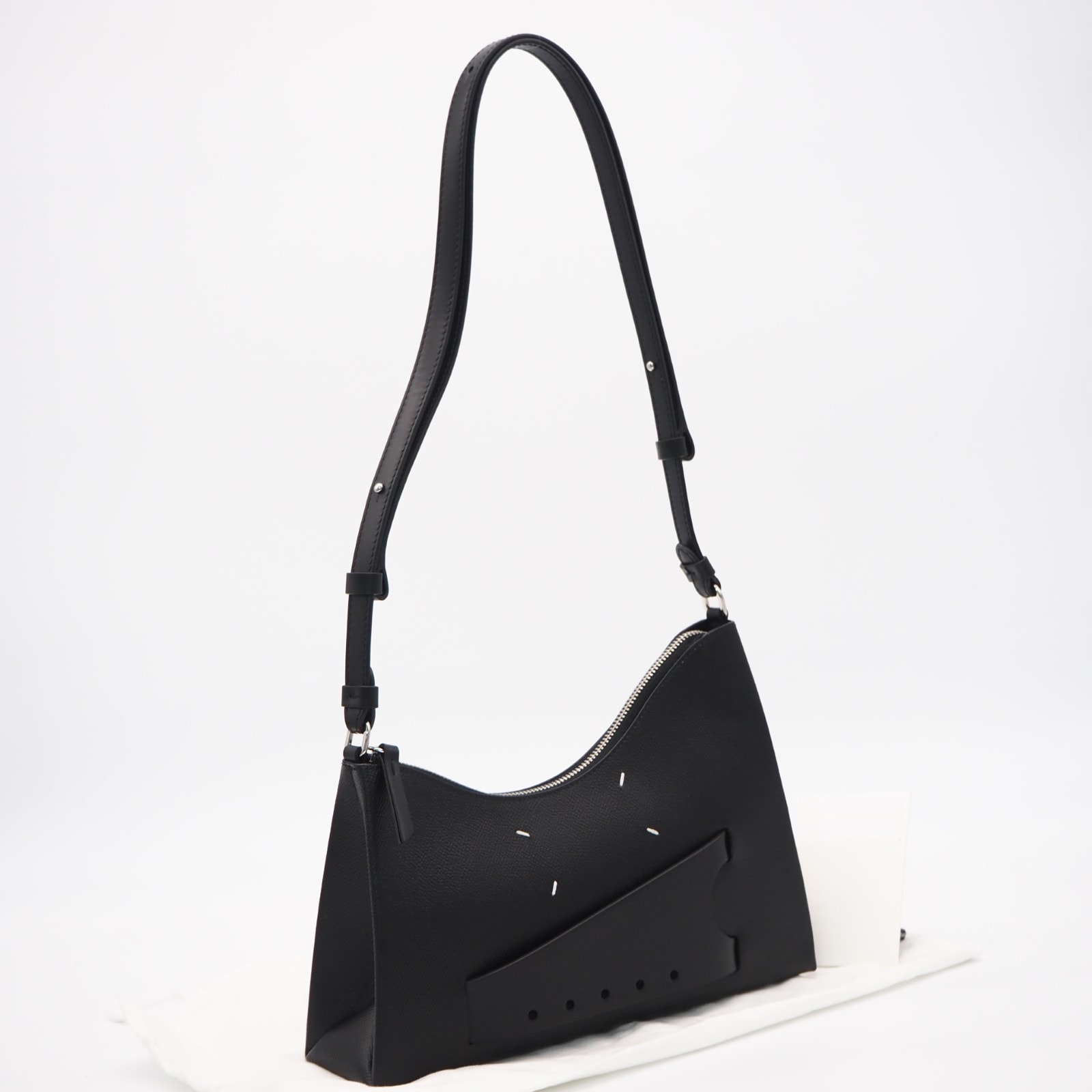 未使用 MAISON MARGIELA メゾンマルジェラ カーフレザー Snatched ショルダーバッグ SB1WG0054P4745 ショルダーバッグ ブラック カーフレザー レディース