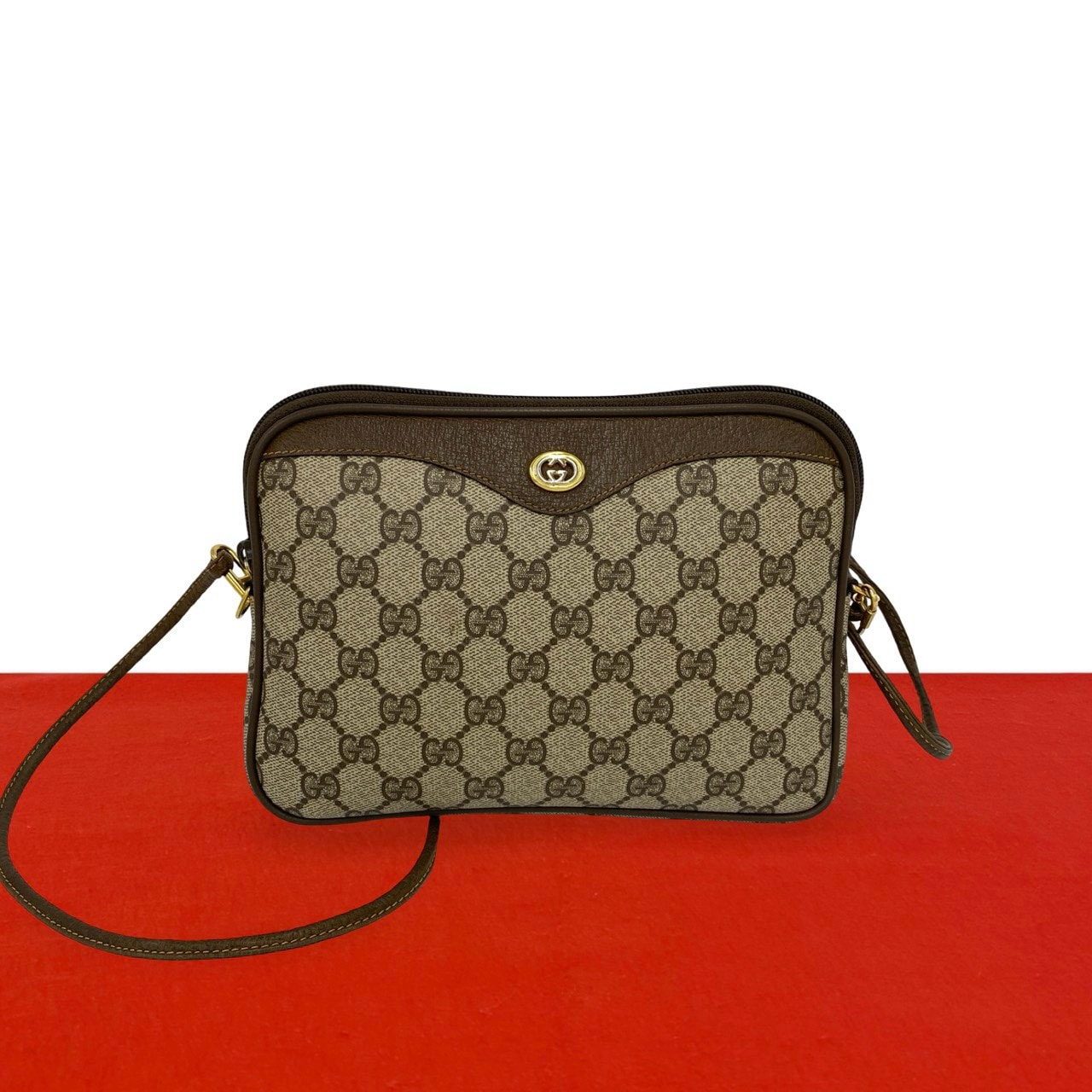 GUCCI グッチ GG ロゴ 柄 レザー PVC ショルダーバッグ ブラウン
25370