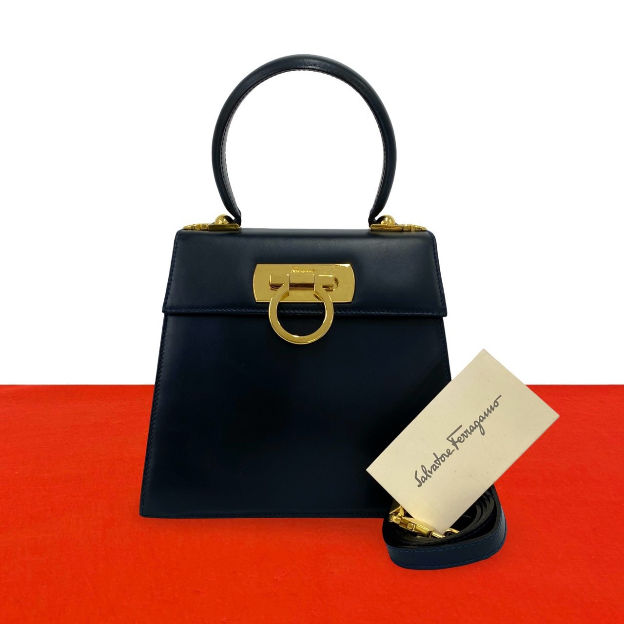 Salvatore Ferragamo サルヴァトーレフェラガモ ガンチーニ 金具 レザー ショルダーバッグ ブラック
 79490