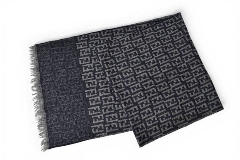 フェンディ マフラー ユニセックス