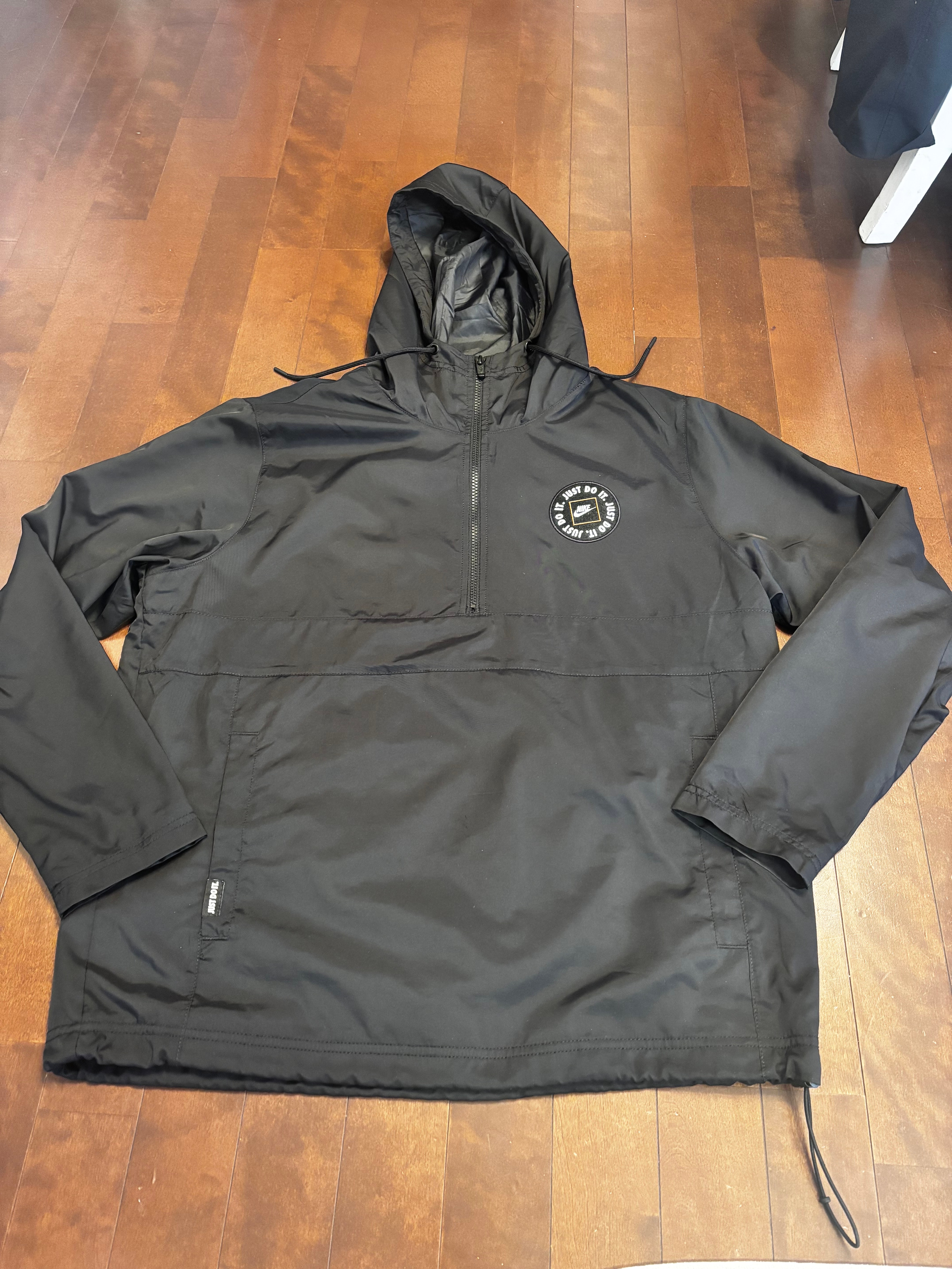 NIKE ウーブン ハーフジップ　ナイロンジャケット