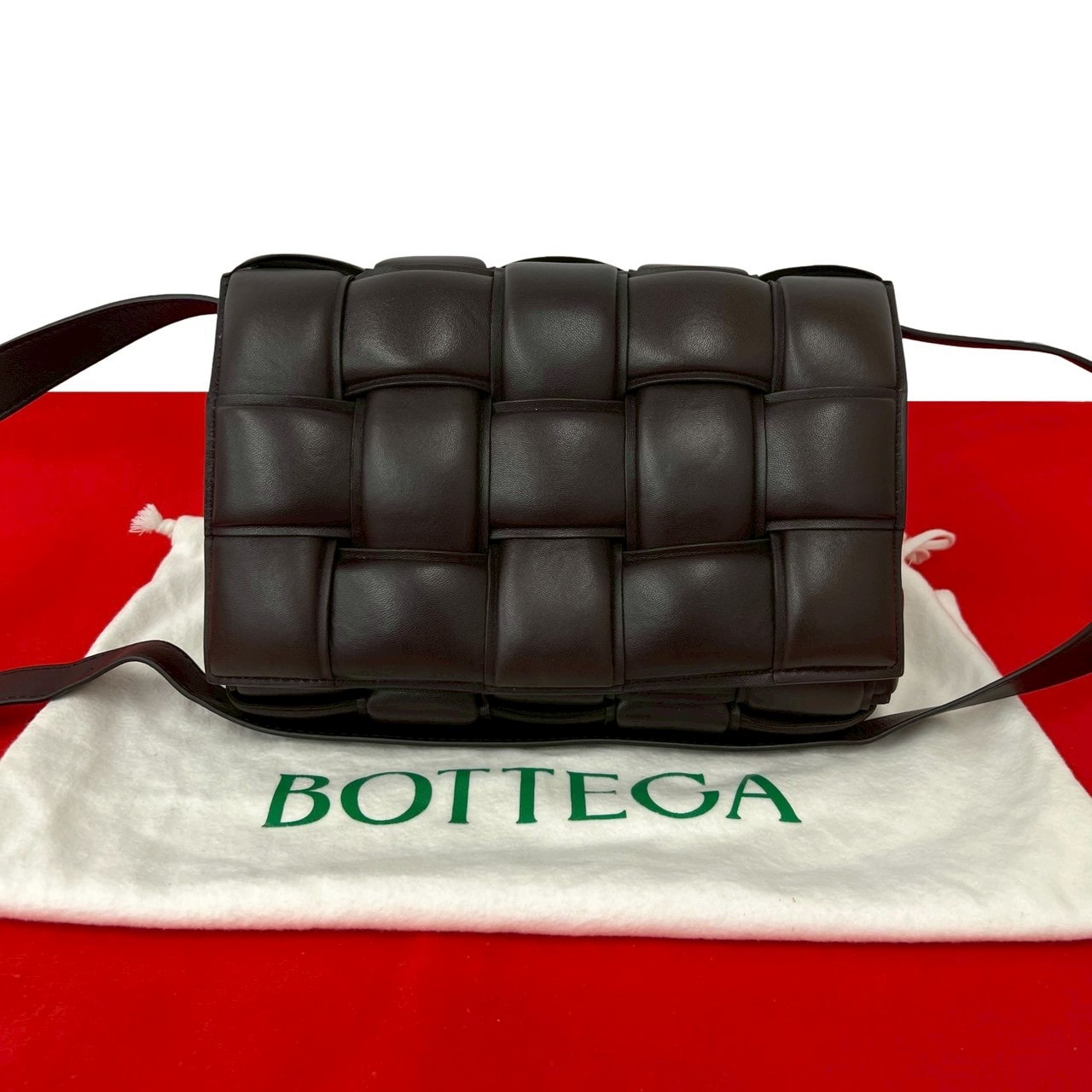BOTTEGA VENETA ボッテガヴェネタ パデット カセット イントレチャート レザー ショルダーバッグ ブラウン
 38055