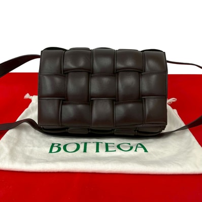 BOTTEGA VENETA ボッテガヴェネタ パデット カセット イントレチャート レザー ショルダーバッグ ブラウン
38055