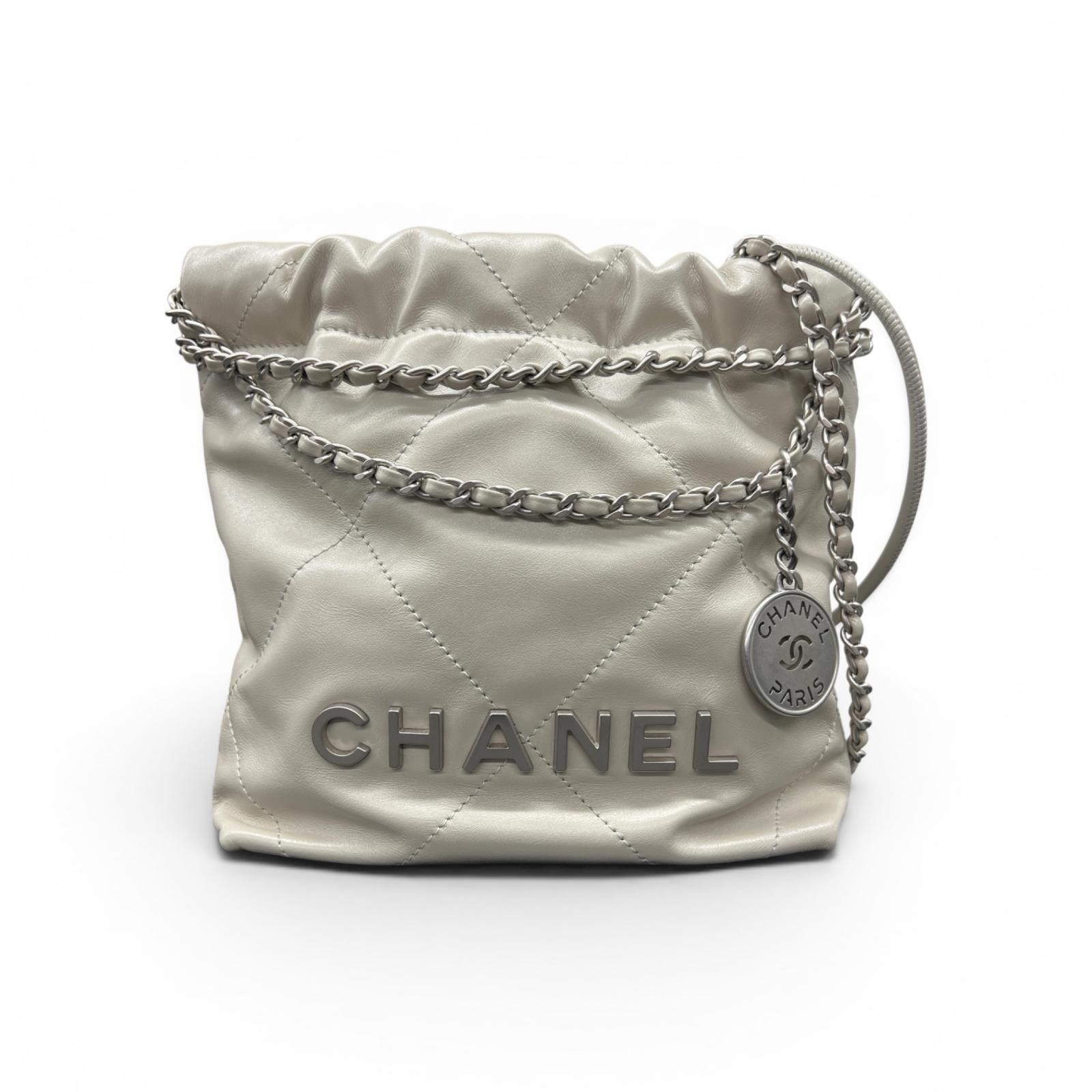 CHANEL 極美品 シャネル22 2way ミニハンドバッグ チェーンショルダーバッグ AS3980 カーフスキン レザー アイボリー ライトベージュ ホーボーバッグ ポシェット 巾着 ココマーク Aランク 鑑定済 中古 シャネルバッグ