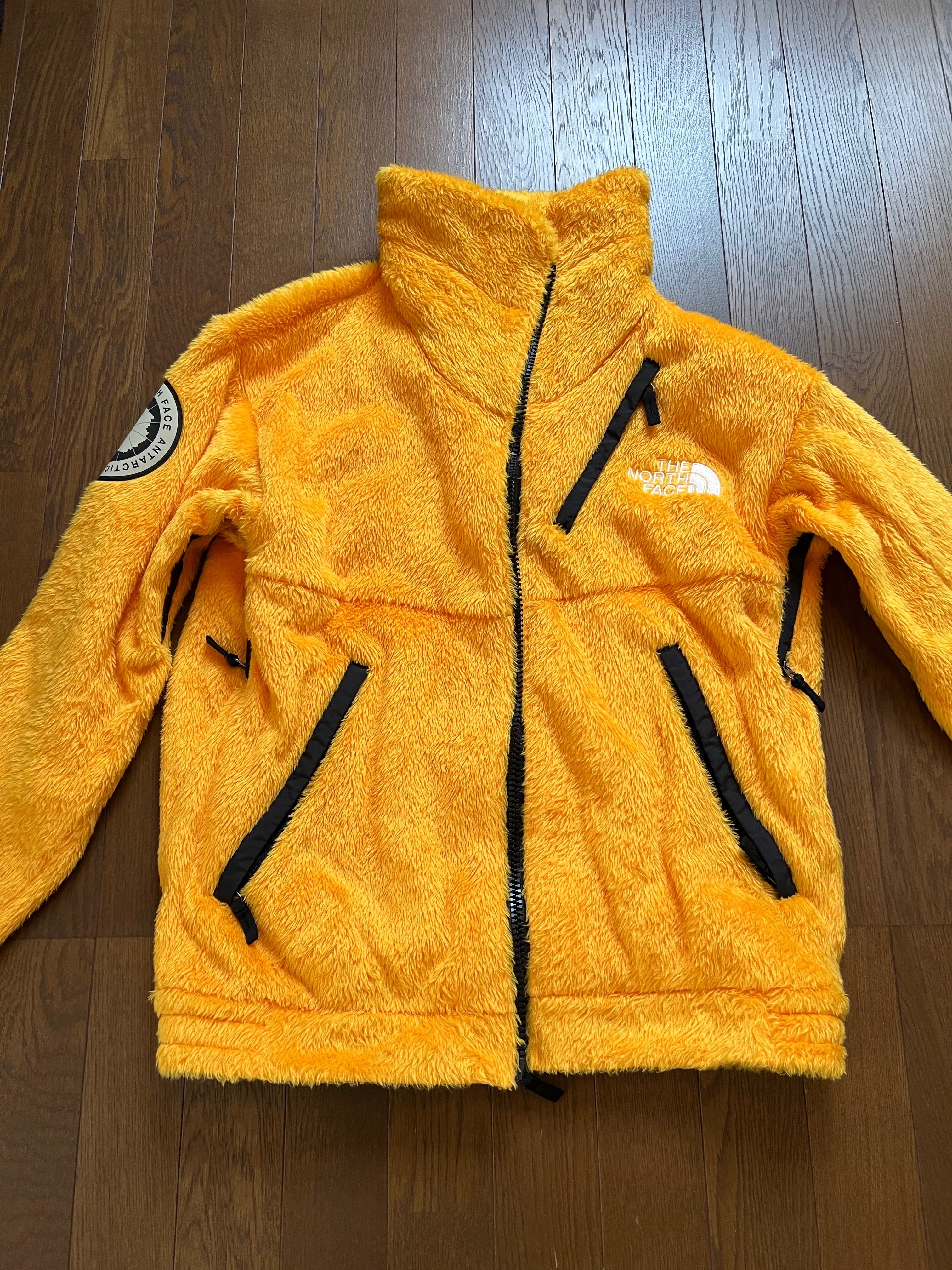 The North Face Antarctica Versa Loft Jacket "Summit Gold"