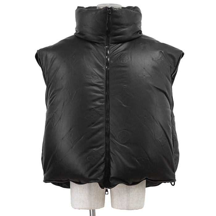 【美品】LOUIS VUITTON ルイ・ヴィトン レザーダウンベスト サイズ M メンズ LV モノグラム ロゴ エンボス カウレザー ダウンジャケット アウター ブラック 黒 イタリア製