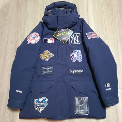 Supreme / New York Yankees GORE TEX 700-Fill Down Jacket "Navy"