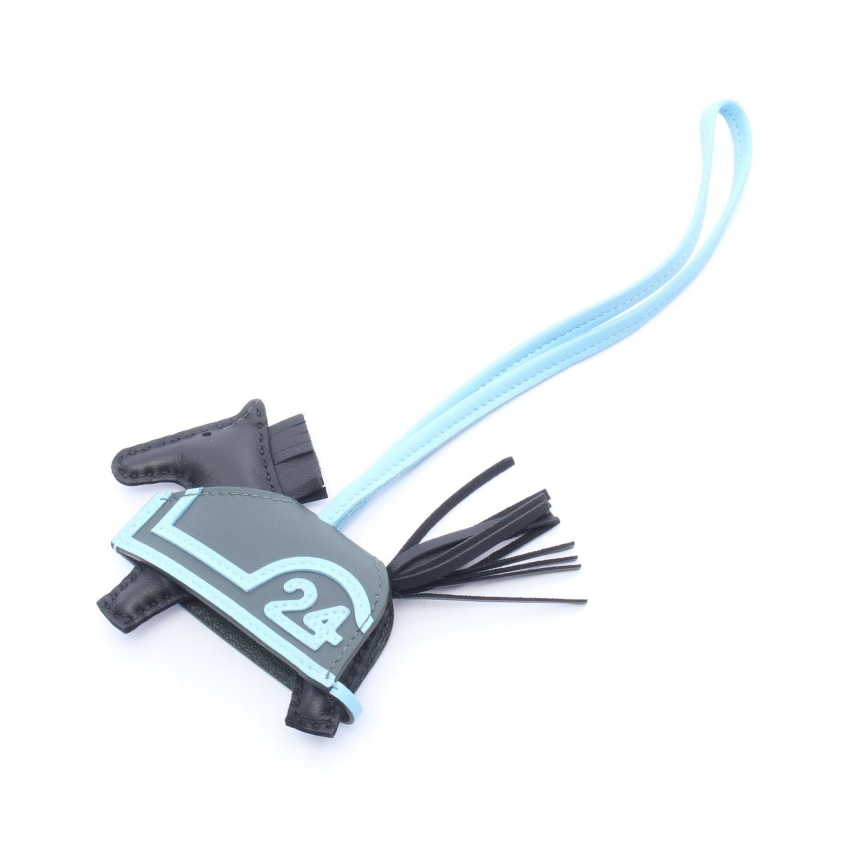 エルメス HERMES ロデオPM ロベオクール チャーム アクセサリー レザー アニョーミロ / ヴォースイフト アニョーミロ セレスト K刻印(2025年製造) レディース ブラック系 / グリーン系 / ブルー系/ヴェールマングローブ 【中古】