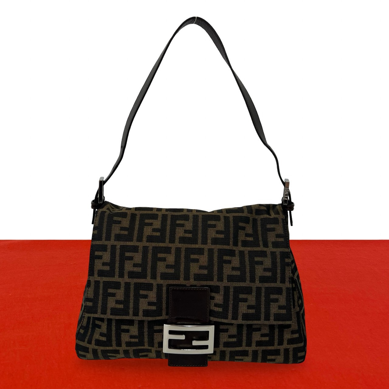 FENDI フェンディ ズッカ FF ロゴ 金具 キャンバス レザー ショルダーバッグ ブラウン
 27486