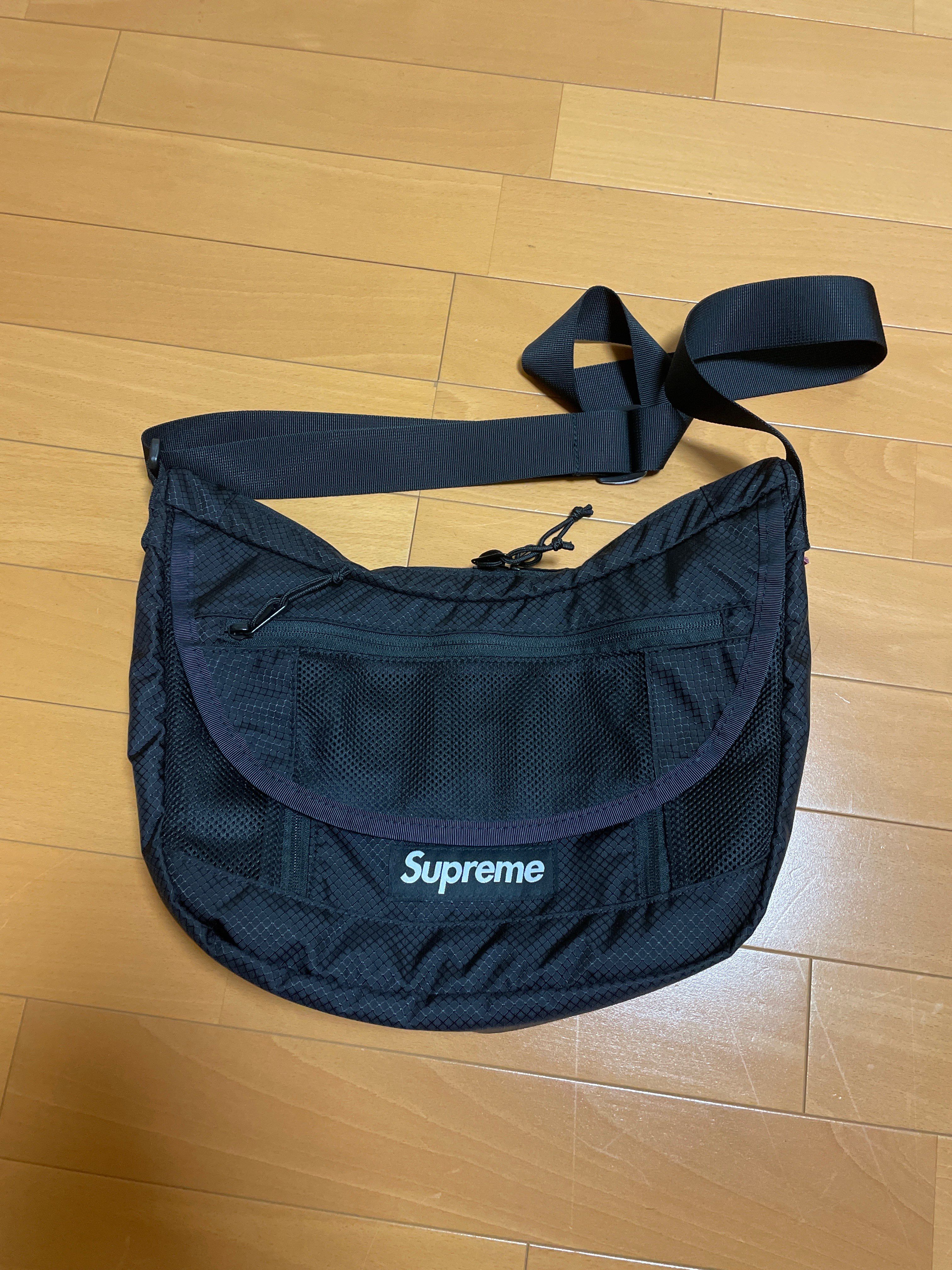 Supreme 2022ss Small Messenger Bag "Black"