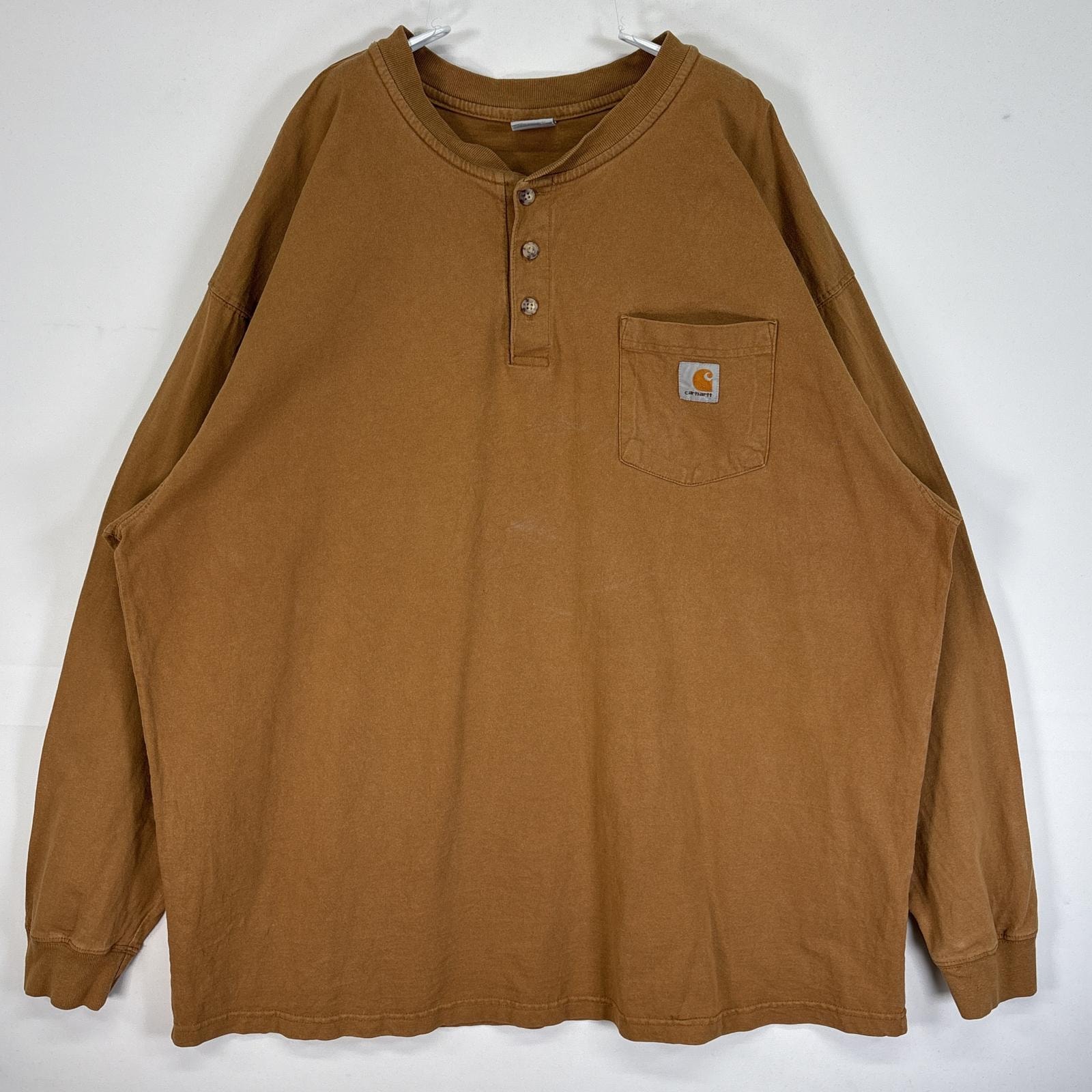 古着 カーハート Carhartt 長袖Tシャツ ヘンリーネック 大きいサイズ 肉厚 ワンポイント ロゴ 2XL  ブラウン系 無地 メンズ