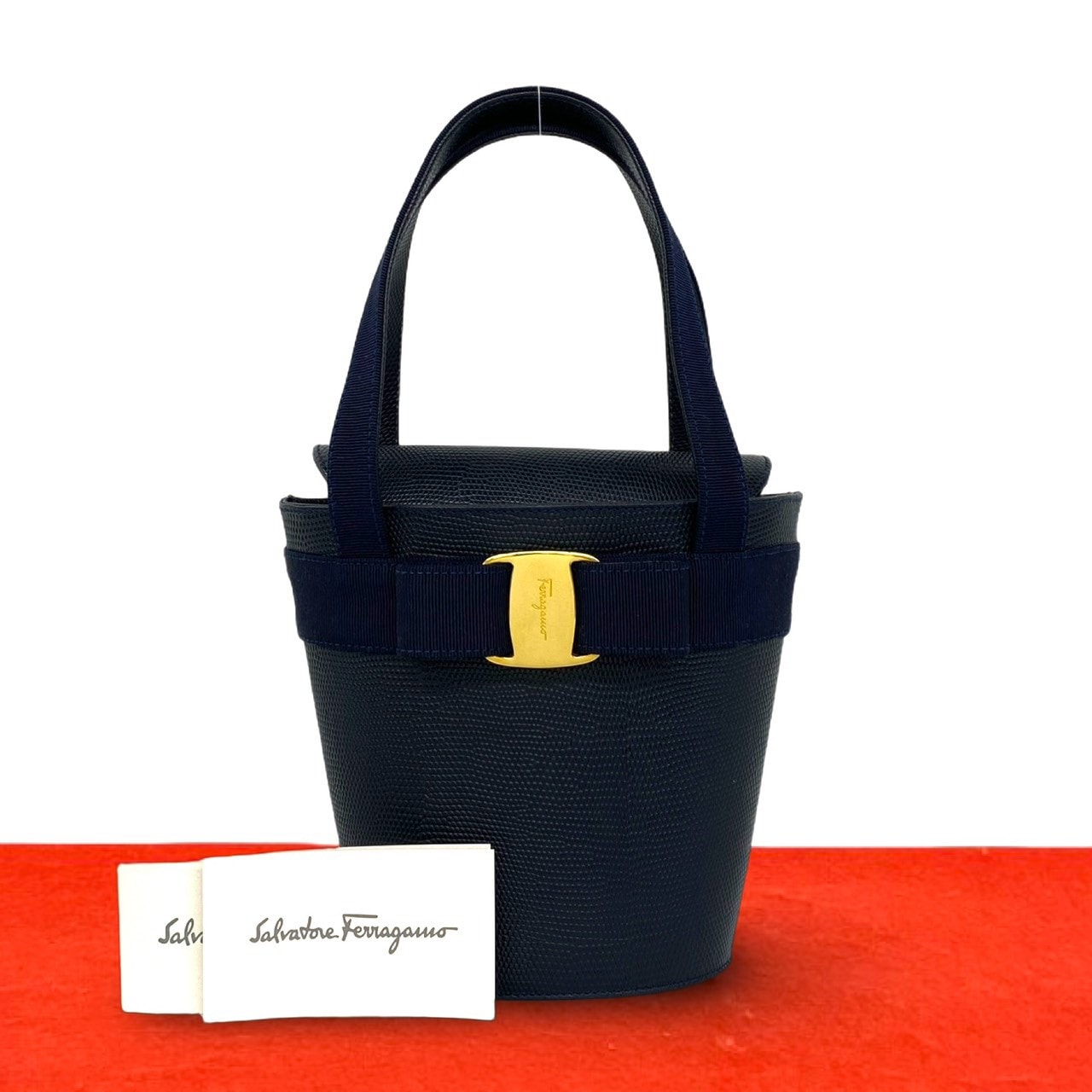 Salvatore Ferragamo サルヴァトーレフェラガモ ヴァラリボン ロゴ 金具 リザード ハンドバッグ ネイビー
38169