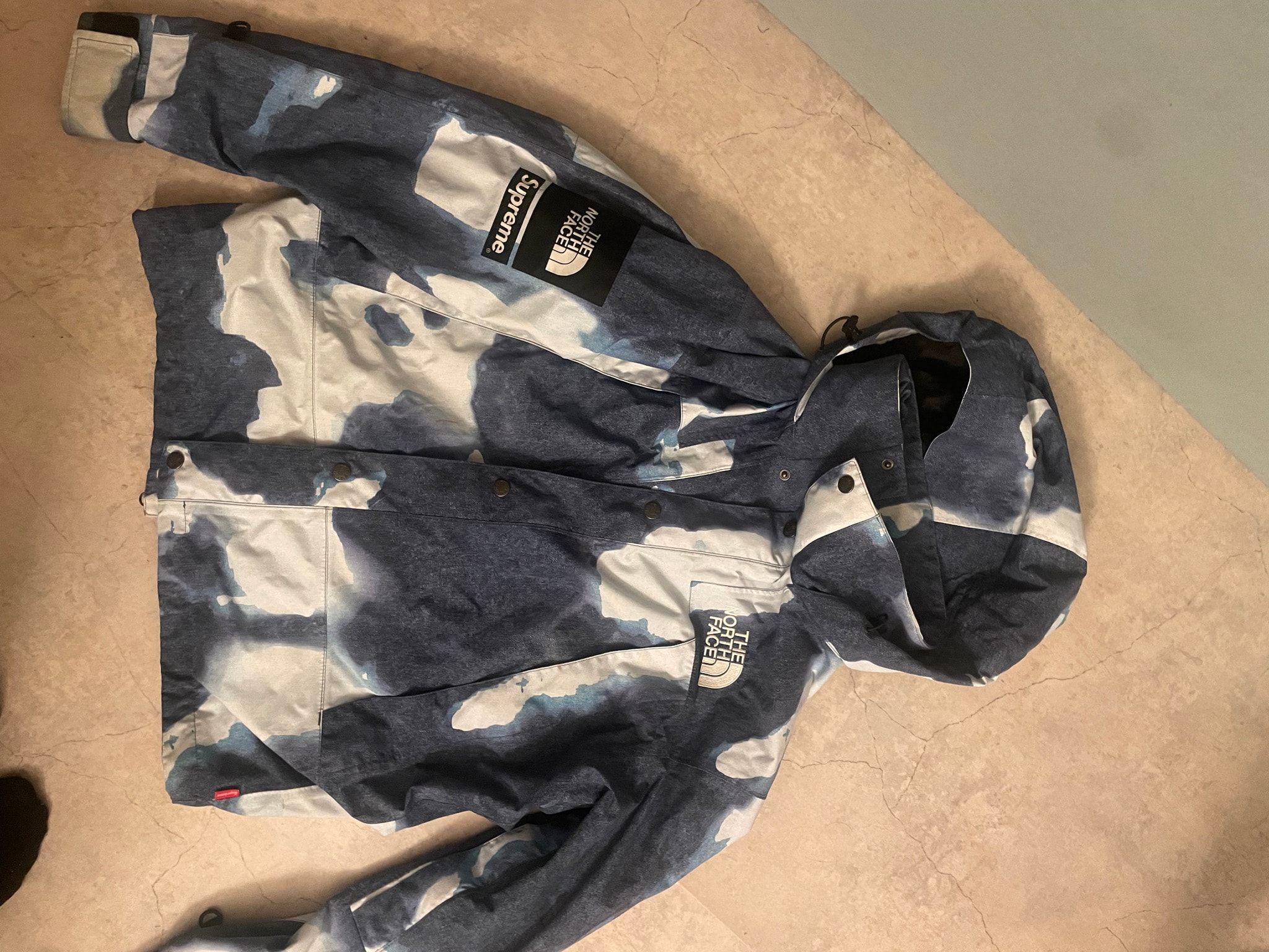 Supreme x The North Face Bleached Denim Print Mountain Jacket "Indigo"