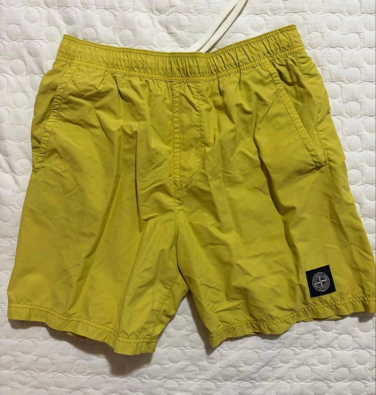 STONE ISLAND ナイロンショートパンツ イエロー