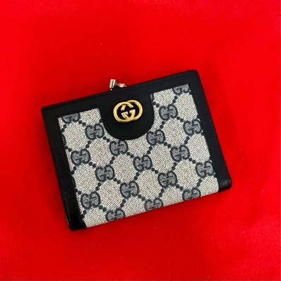 GUCCI グッチ GG ロゴ 金具 レザー PVC 二つ折り財布 ネイビー
31918