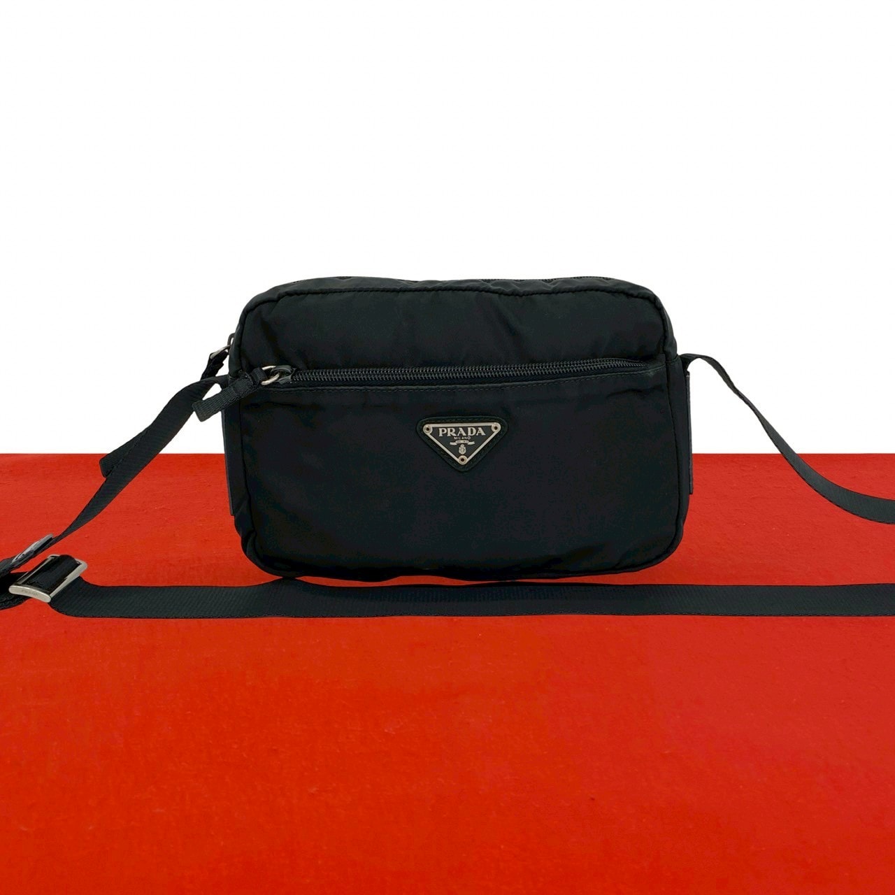 PRADA プラダ 三角ロゴ 金具 ナイロン ショルダーバッグ ブラック
 76378