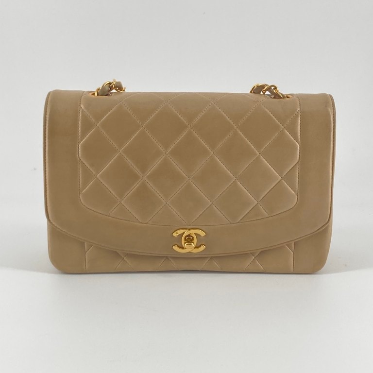 CHANEL（シャネル）　マトラッセ　ダイアナ25　ラムスキン　3番台　チェーン　ショルダーバッグ　ベージュ