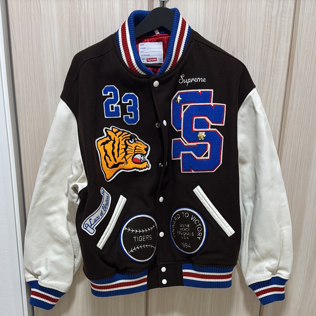 シュプリーム タイガー バーシティ ジャケット "ブラウン"