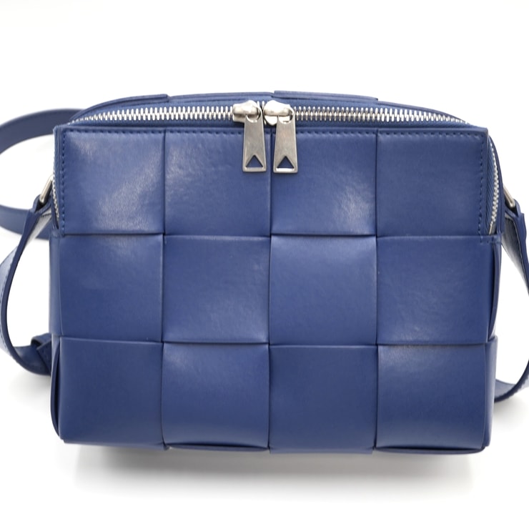 BOTTEGA VENETA(ボッテガ・ヴェネタ)カセット カメラバッグ ショルダーバッグ イントレチャート ブルー レザー シルバー金具 レディース【中古】
