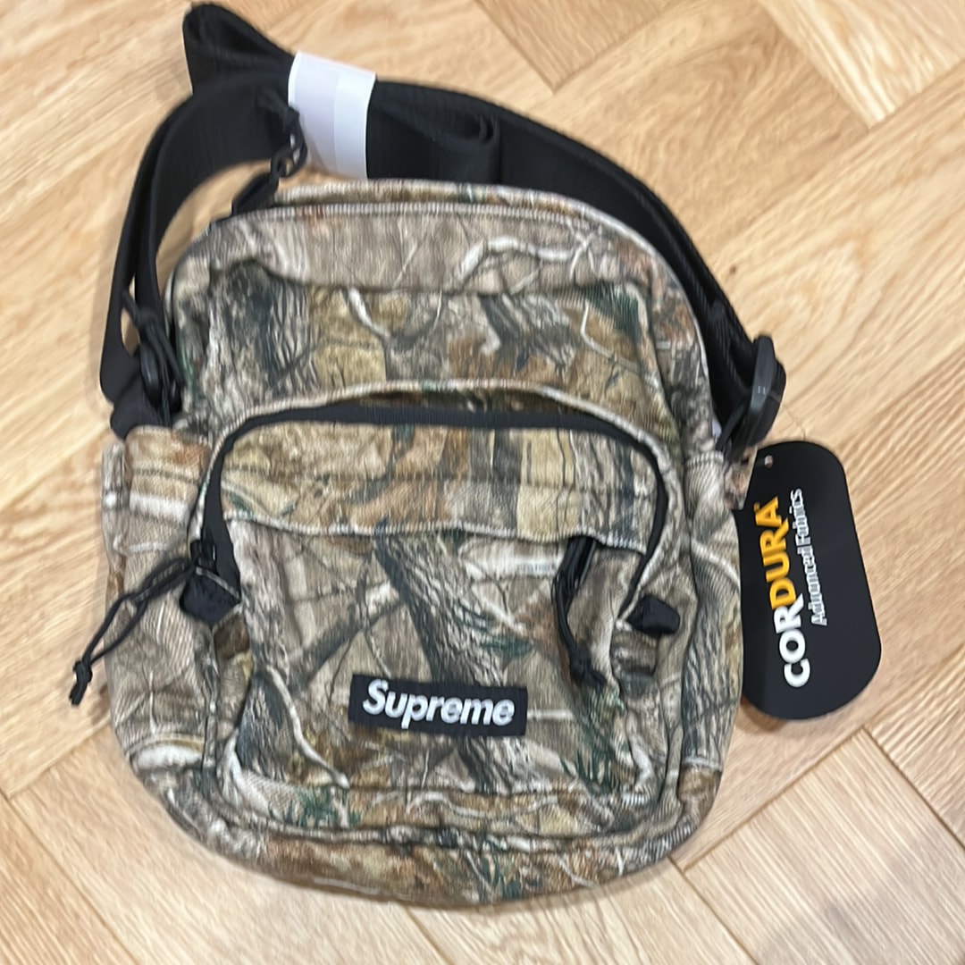シュプリームバック　ブラック Supreme 17FW Backpack 