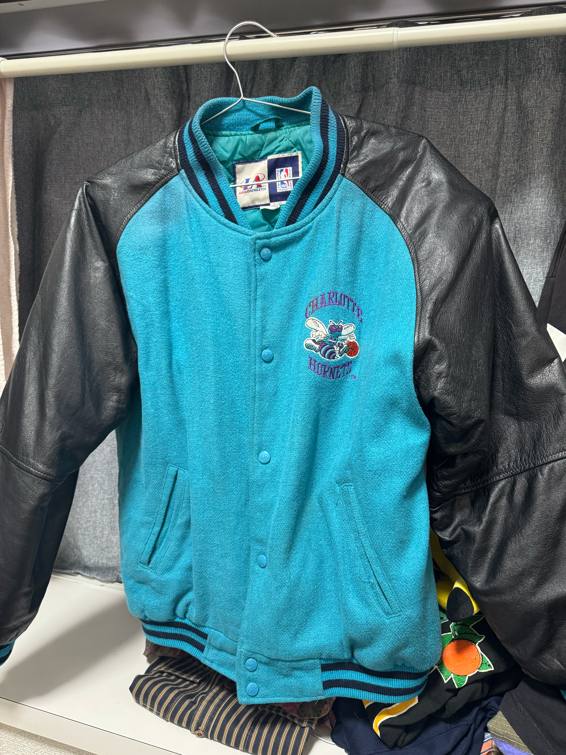 Charlotte Hornets シャーロットホーネッツ スタジャン 袖レザー 90s NBA 古着 ビンテージ
