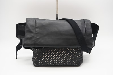 BOTTEGAVENETA ボッテガヴェネタ レザー パーフォレイテッド ボディバッグ 578540 ボディバッグ ブラック レザー メンズ