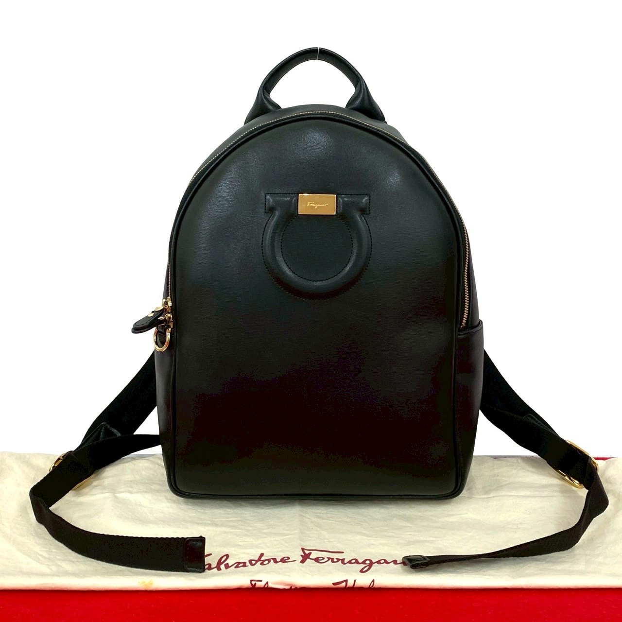 Salvatore Ferragamo サルヴァトーレフェラガモ ガンチーニ ロゴ 金具 ステッチ レザー リュックサック ブラック
 50900