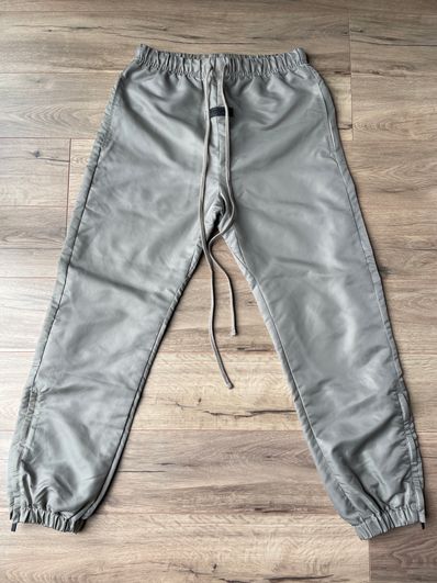 FEAR OF GOD ESSENTIALS Track Pant "Desert Taupe"