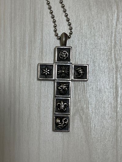 マルチフレームドクロスペンダント