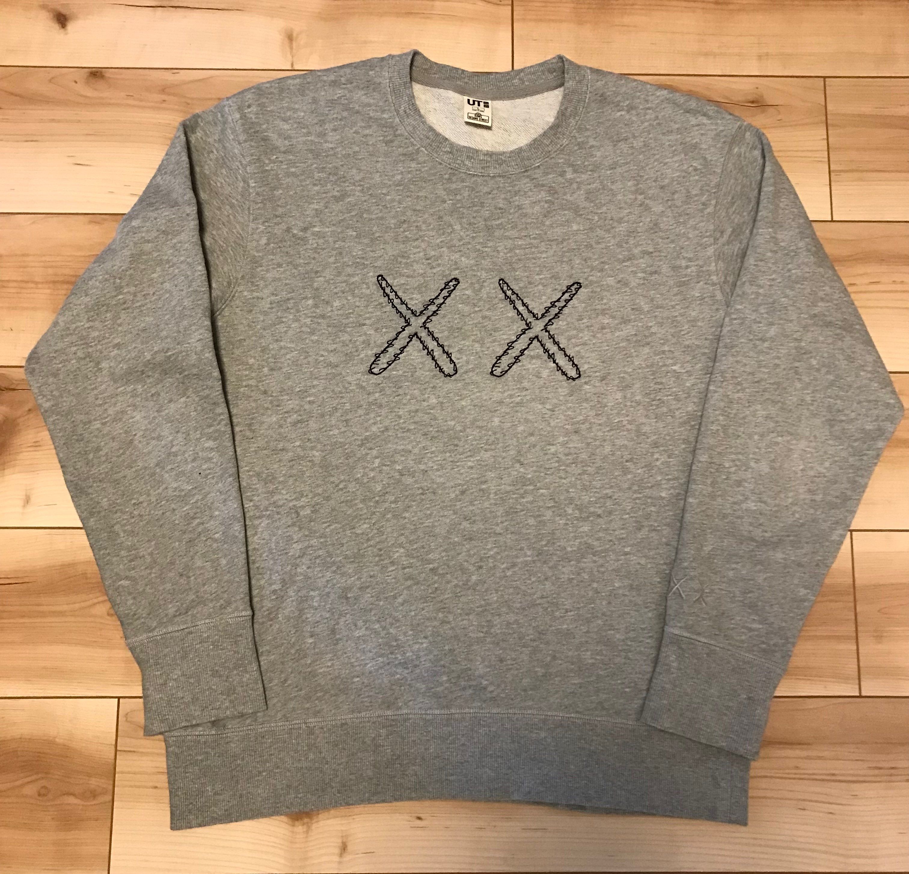 KAWS ユニクロ スウェット. グレー