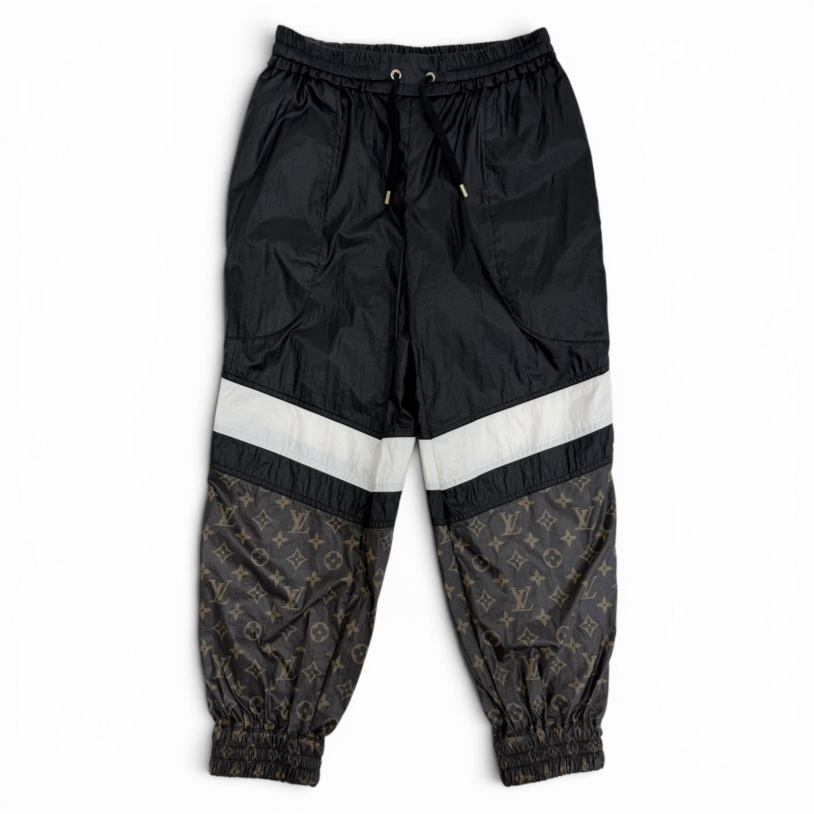未使用　LOUIS VUITTON ルイ・ヴィトン　パンツ　黒 A (未使用に近い)】極美品 ルイヴィトン パンツ ブラック系 レディース