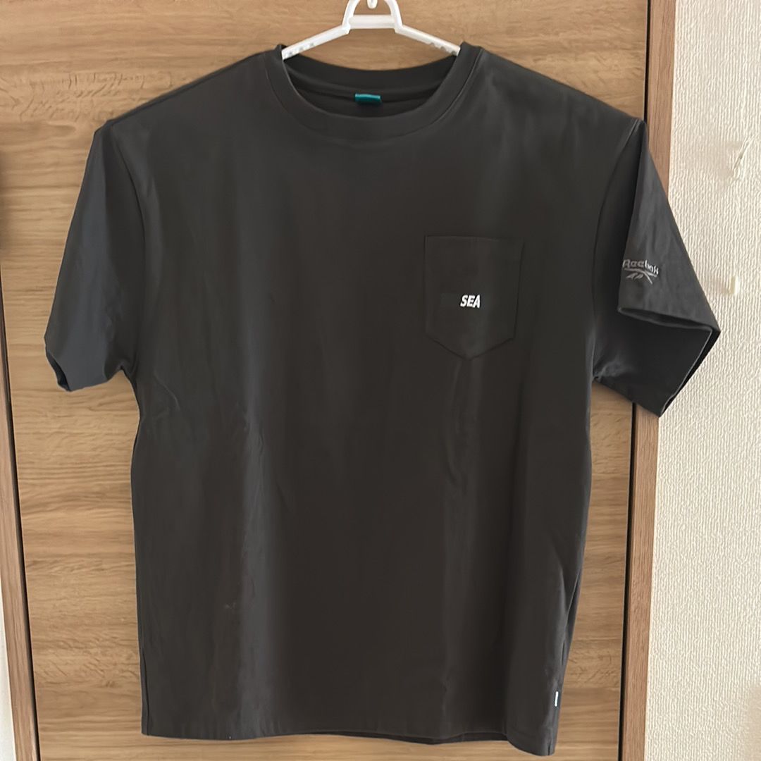 ウィンダンシー x リーボック x アトモス S/S ポケットTシャツ "ブラック"