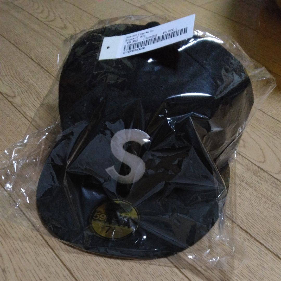 Supreme Screw Ball S Logo New Era "Black"