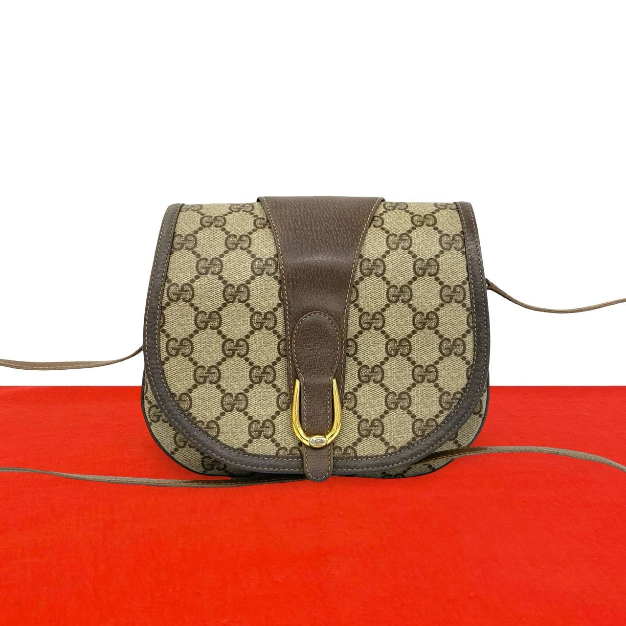 GUCCI グッチ GG 柄 ロゴ 金具 レザー PVC ショルダーバッグ ブラウン
 831-1
