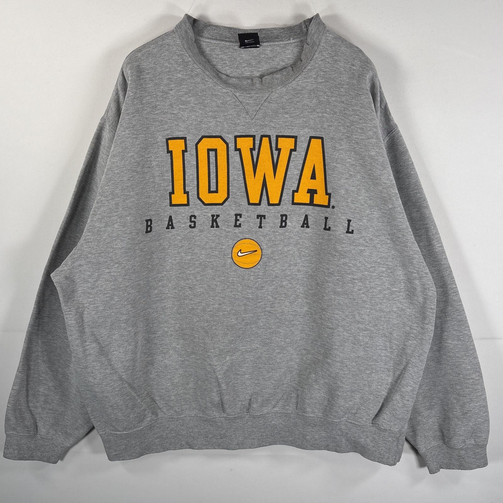 古着 ナイキ NIKE スウェット ラバープリント 前Vガゼット 大きいサイズ アイオワ 3段プリント 厚手 トレーナー 14041  グレー メンズ
