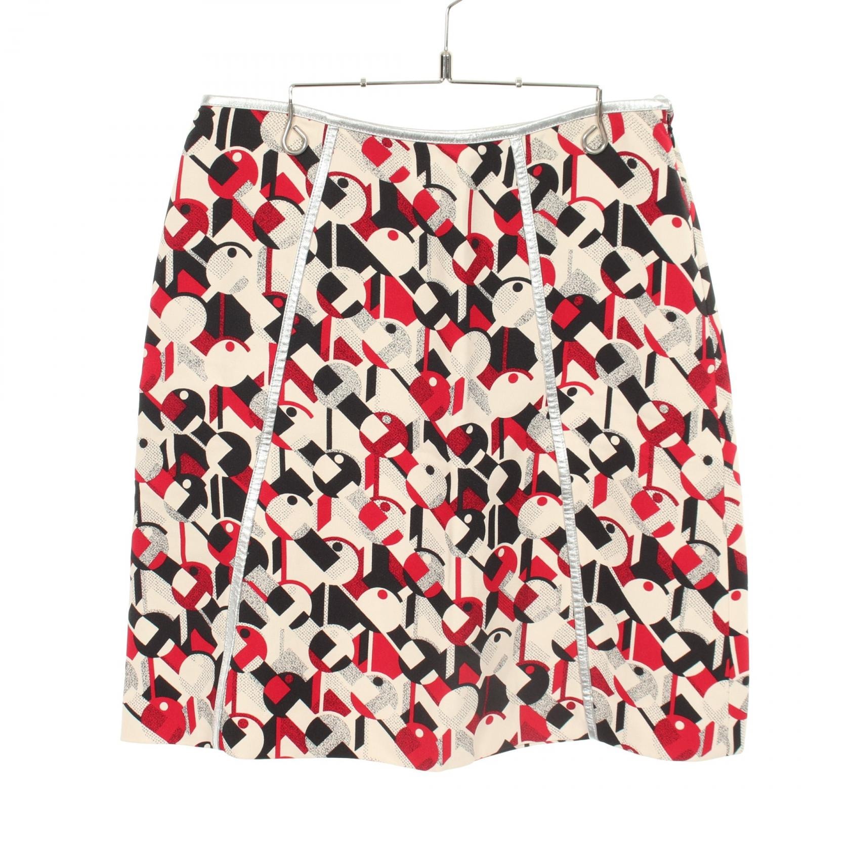 プラダ PRADA 総柄 スカート 衣料品 ボトムス レーヨン レディース アイボリー系 / レッド系 / ブラック系 P122EE 【中古】
