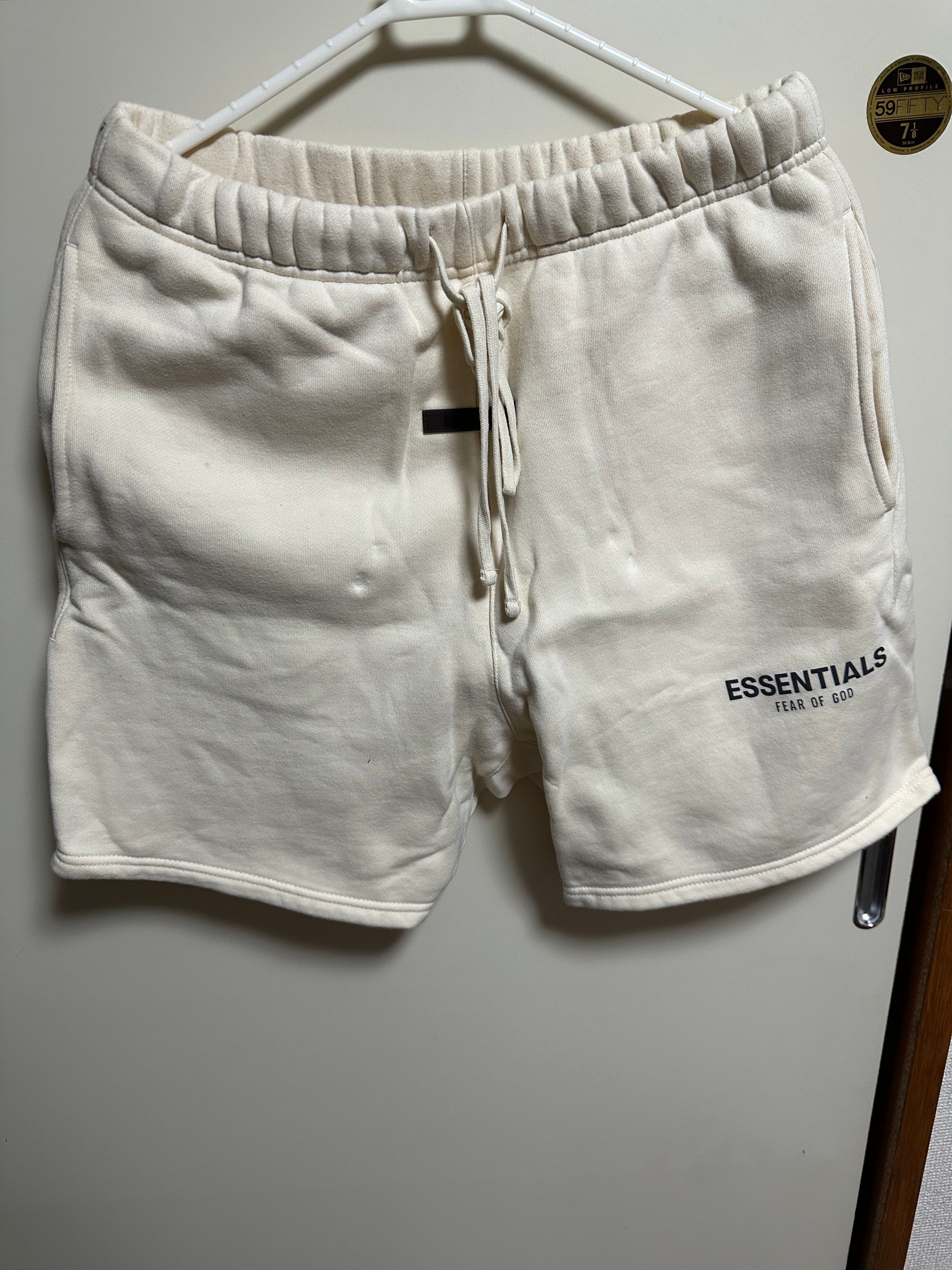 FEAR OF GOD ESSENTIALS Sweatshort "Butter cream"