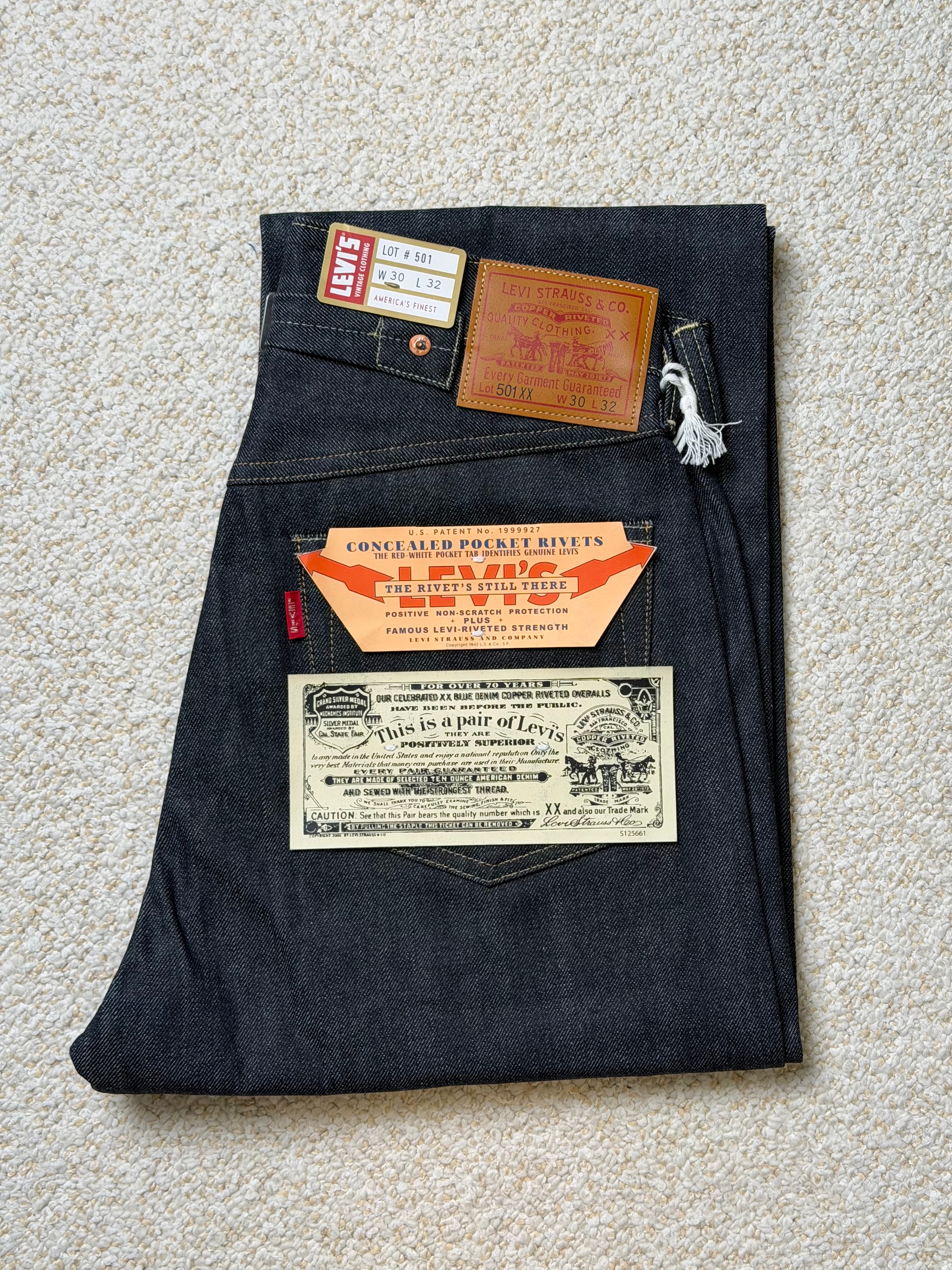 Levi's Vintage Clothing 1942 501 Jeans "Indigo Rigid"