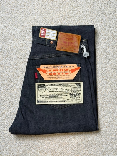 Levi's Vintage Clothing 1942 501 Jeans "Indigo Rigid"