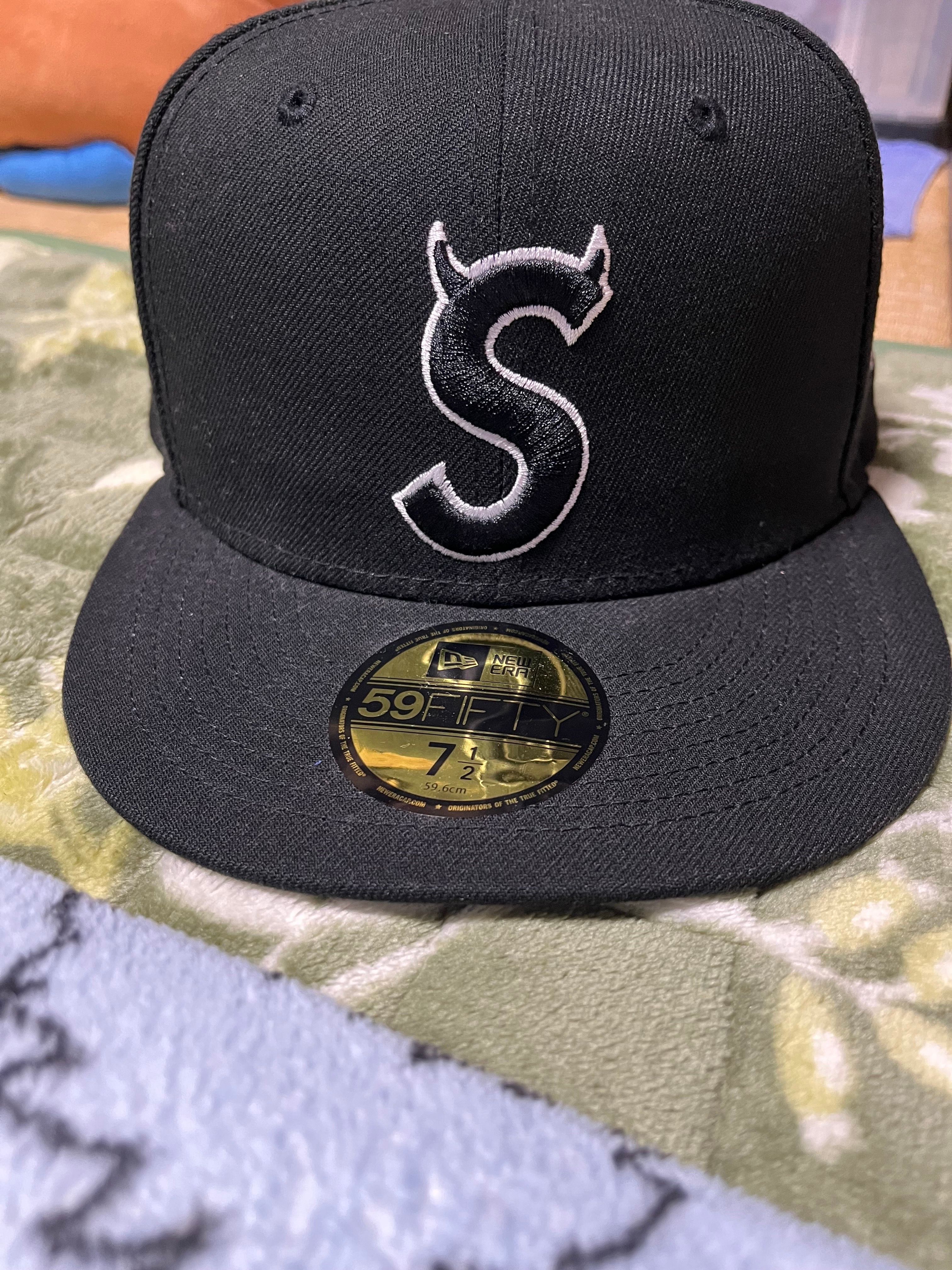 Supreme S Logo New Era "Black" (22FW)