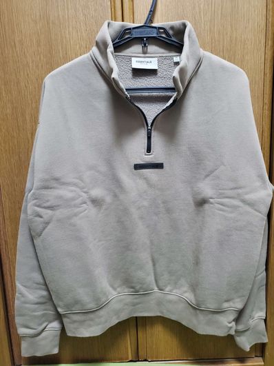 FEAR OF GOD ESSENTIALS Mockneck Half Zip "Taupe"