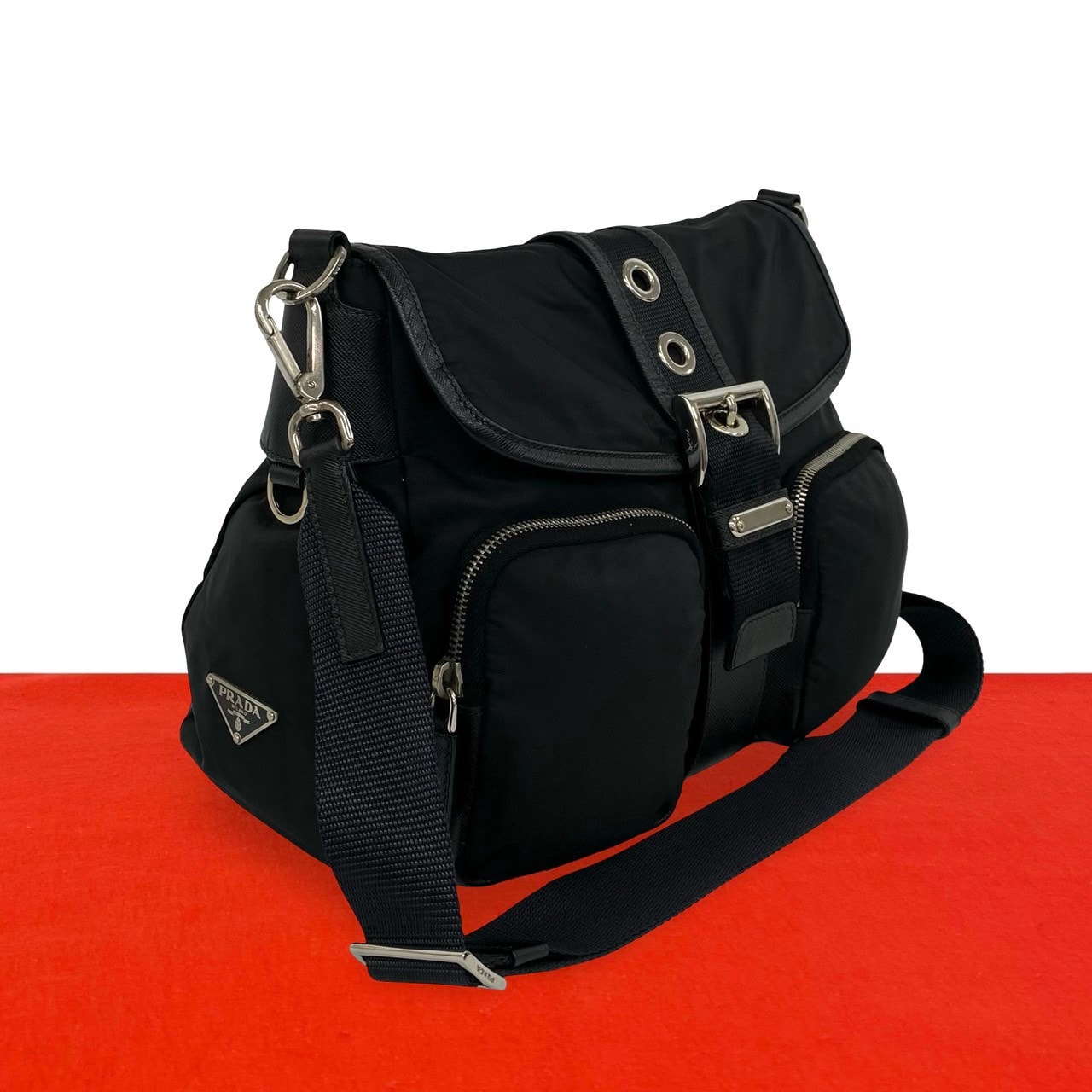 PRADA プラダ 三角ロゴ 金具 ナイロン レザー ショルダーバッグ ブラック
 30676
