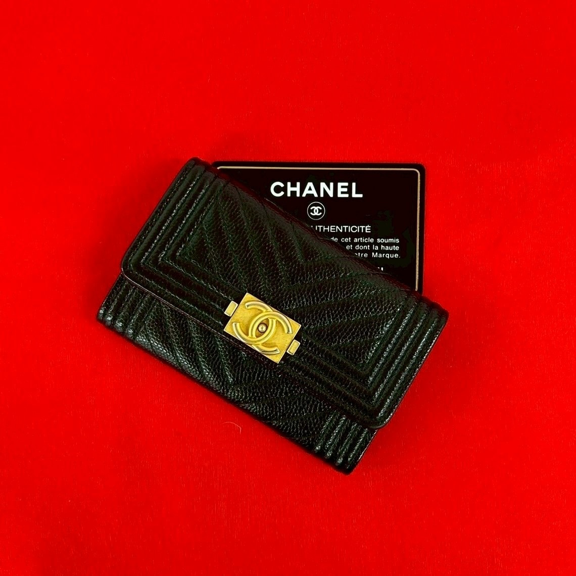 CHANEL シャネル ボーイシャネル Vステッチ キャビアスキン カードケース ブラック
 63093