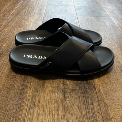 PRADA プラダ レザークロスストラップロゴサンダル