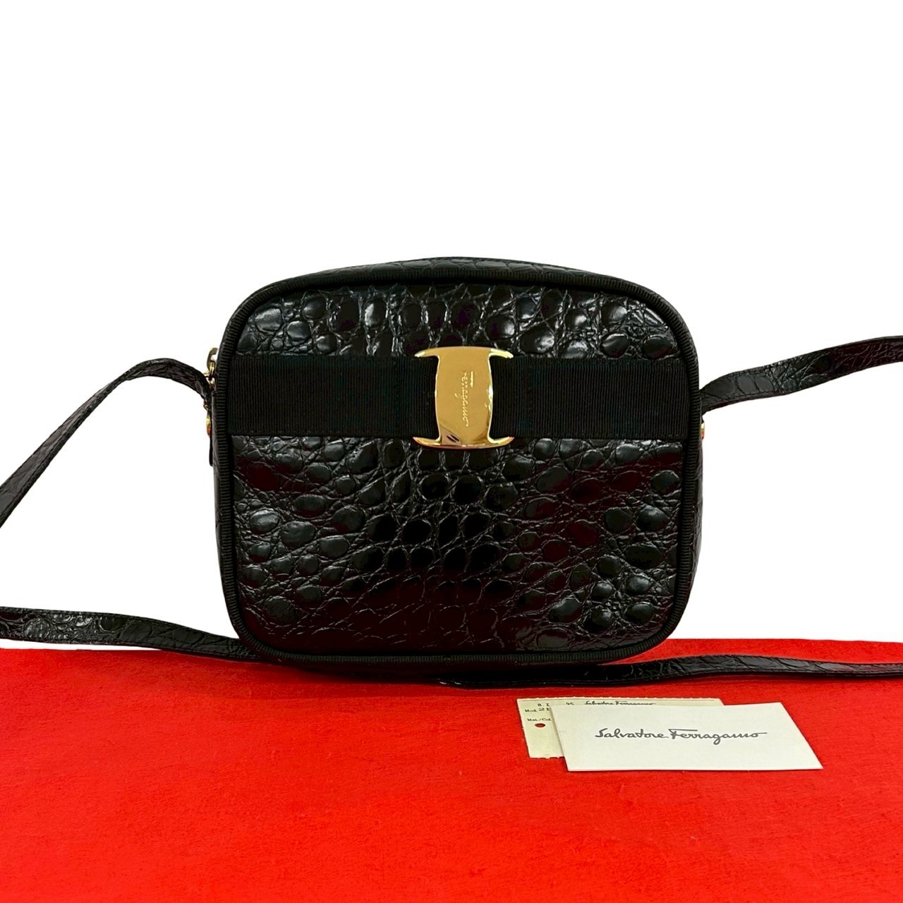 Salvatore Ferragamo サルヴァトーレフェラガモ ヴァラリボン レザー ショルダーバッグ ブラック
15728