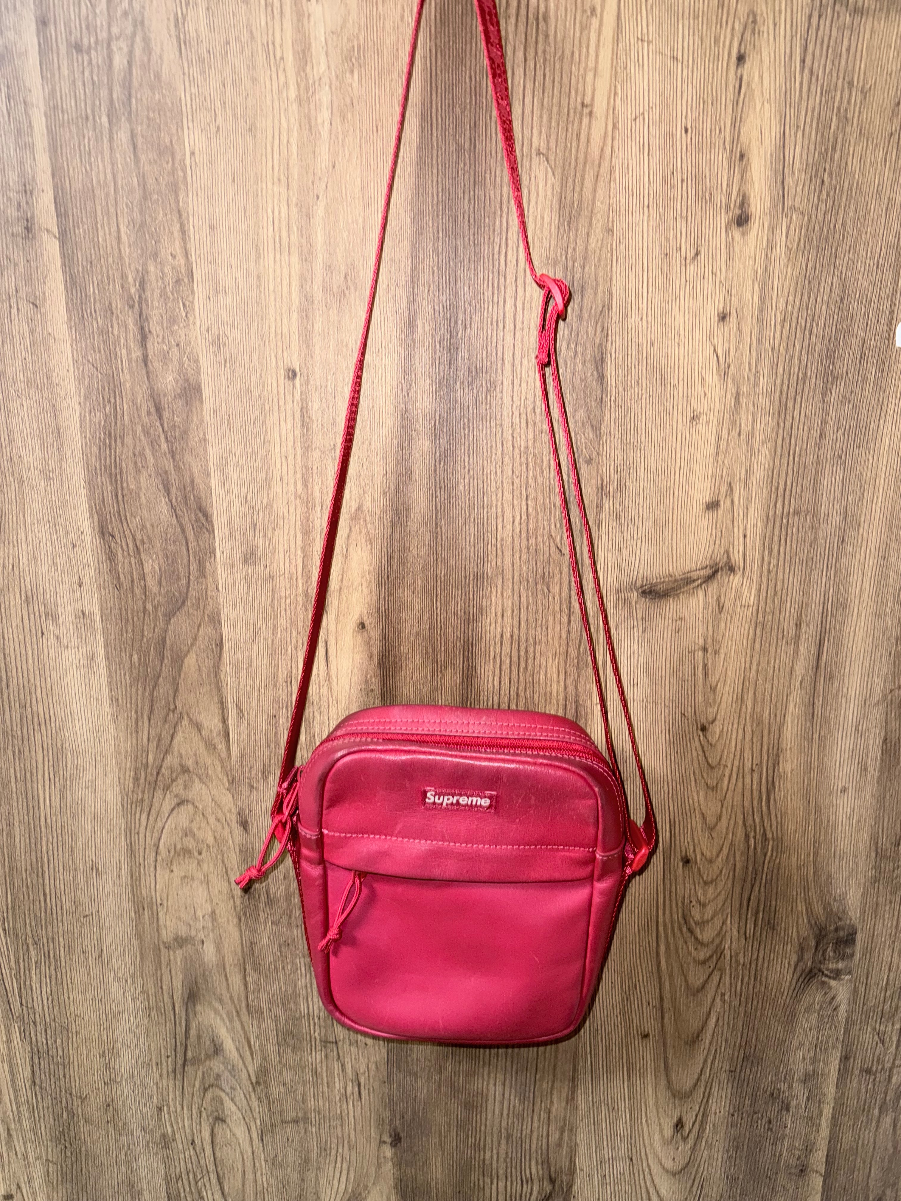 supreme レザーショルダーバッグ 本革 Introducing the Supreme 2023 Fall/Winter Leather Shoulder Bag