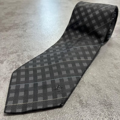 【LOUIS VUITTON】ルイ・ヴィトン ネクタイ ダミエ 市松模様 LVイニシャル ロゴ ストライプ 斜め縞 格子柄 グレー ブラック 織りパターン