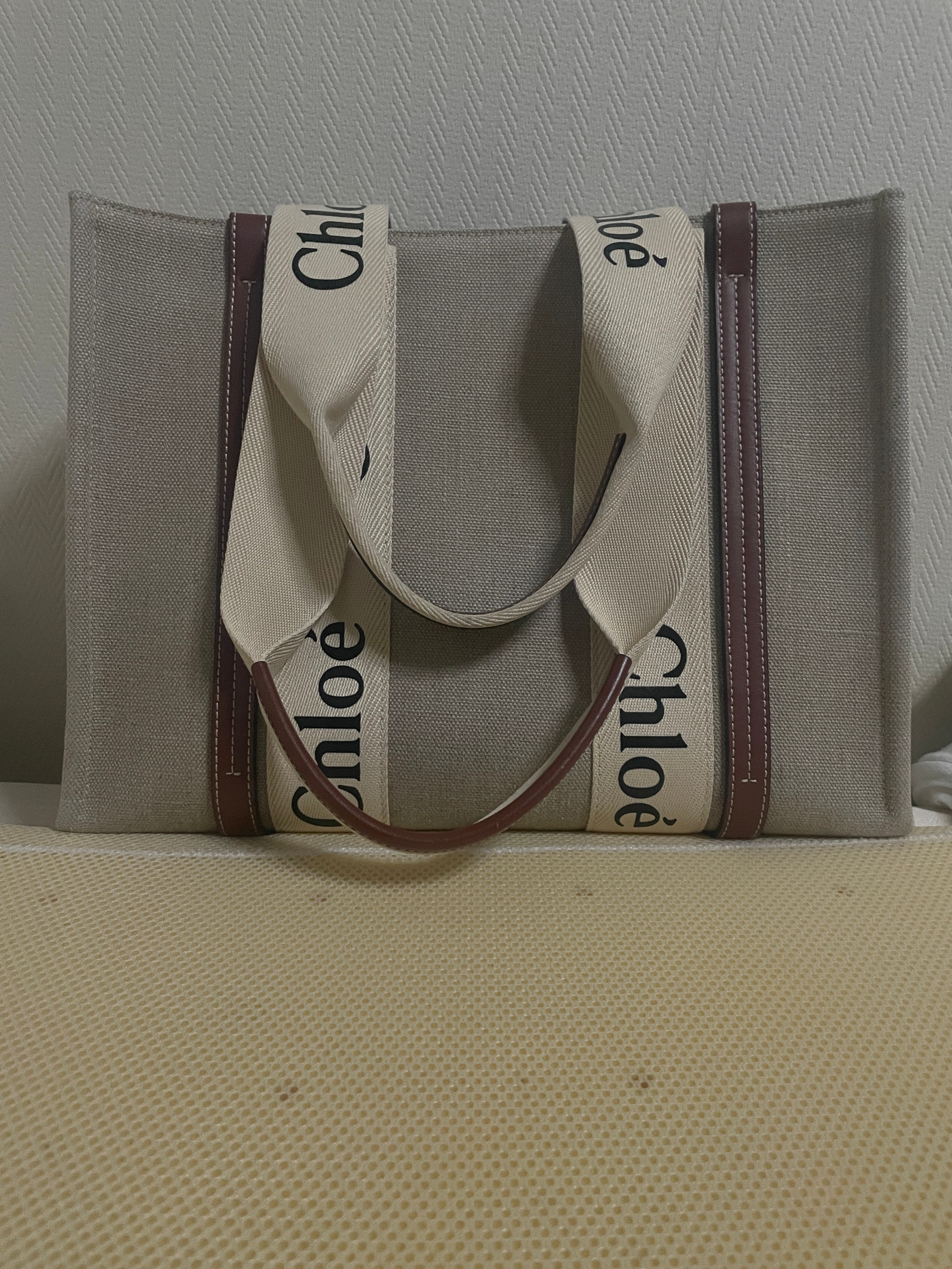 Chloe Medium Woody Tote Bag "White/Brown"